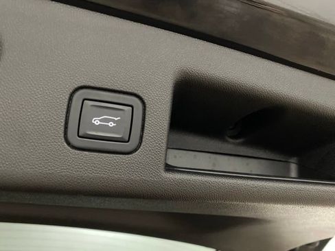 Used 2022 Chevrolet Equinox LT FWD image 10