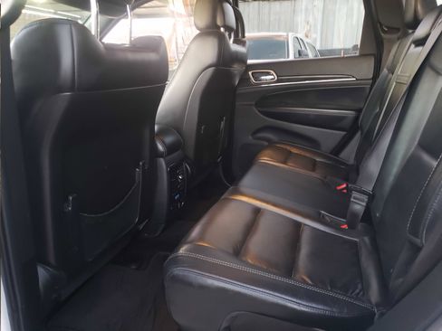 Used 2017 Jeep Grand Cherokee Limited image 11