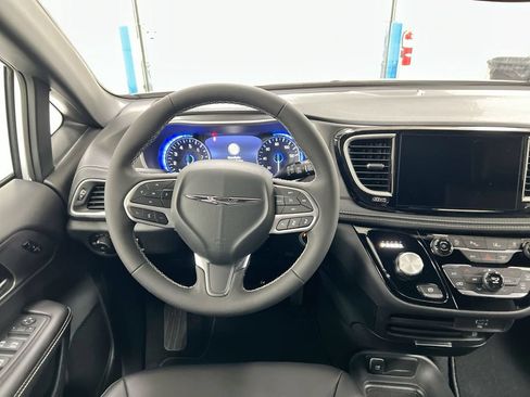 New 2026 Chrysler Pacifica Select AWD/4WD image 11
