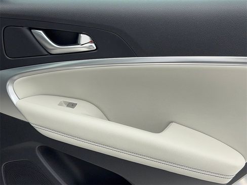 Used 2025 Genesis G70 2.5T image 52