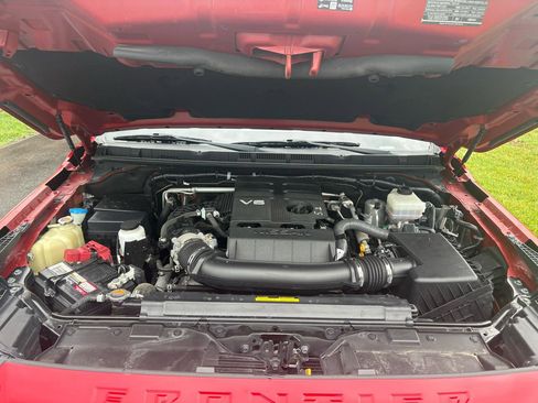 Used 2022 Nissan Frontier SV AWD/4WD image 6