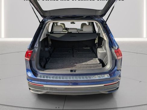 Used 2023 Volkswagen Tiguan SE w/ Panoramic Sunroof Package FWD image 9