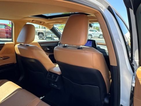 Used 2025 Lexus ES 350 w/ Premium Package FWD image 24