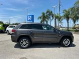 Used 2021 Jeep Grand Cherokee Laredo image 2