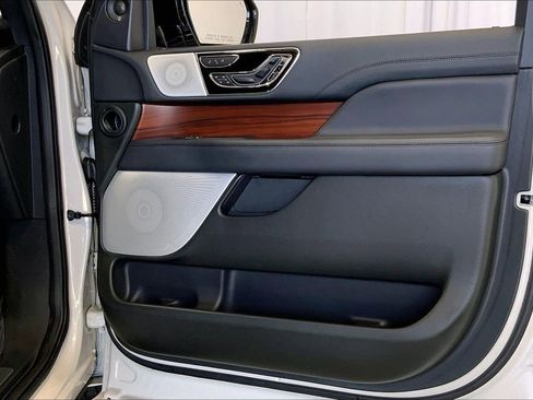 Used 2023 Lincoln Navigator L Reserve AWD/4WD image 25