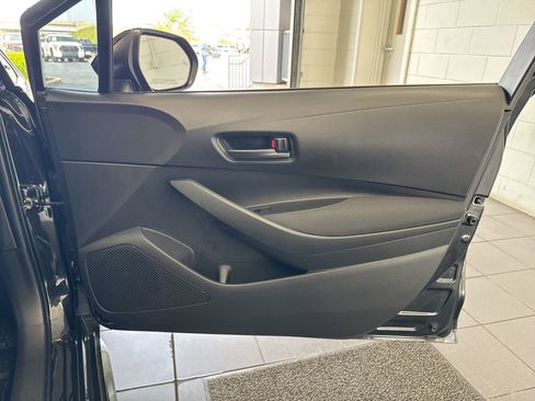 Used 2022 Toyota Corolla LE FWD image 48