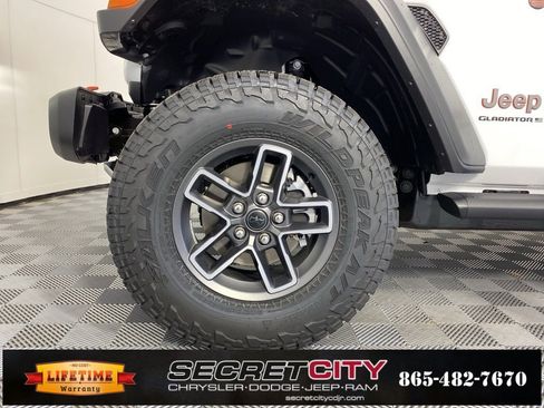 New 2026 Jeep Gladiator Mojave image 9