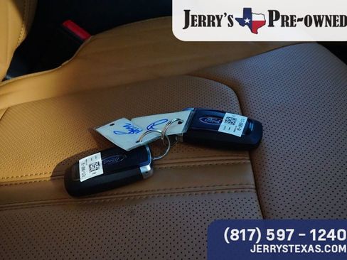 Used 2024 Ford Expedition Platinum image 29