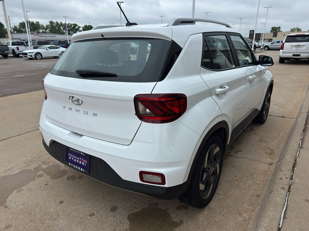 Used 2025 Hyundai Venue SEL FWD image 5