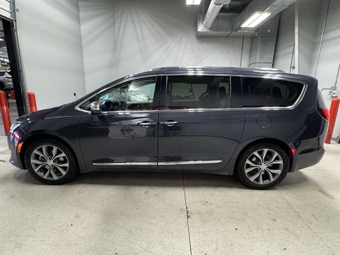 Used 2019 Chrysler Pacifica Limited FWD image 6
