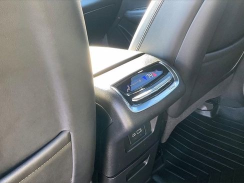 Used 2022 Cadillac XT6 Premium Luxury w/ Technology Package image 10