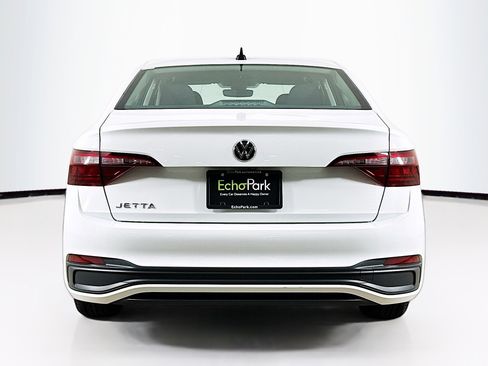 Used 2024 Volkswagen Jetta S image 7