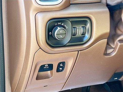 Used 2019 RAM 1500 Laramie image 10