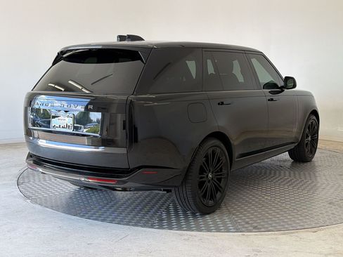 Used 2024 Land Rover Range Rover Long Wheelbase SE AWD/4WD image 9