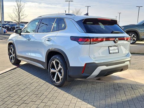 New 2026 Volkswagen Tiguan SE image 2