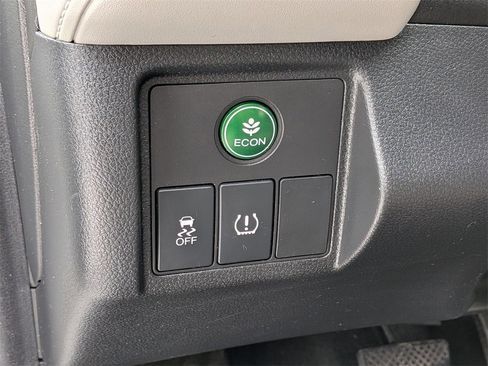 Used 2016 Honda HR-V LX image 13