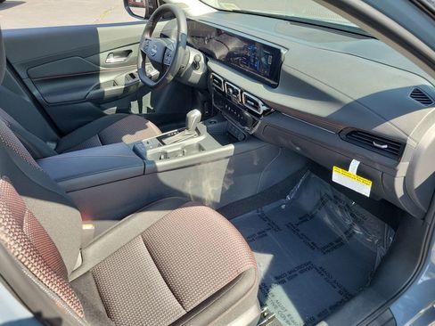 New 2026 Nissan Sentra SR w/ Floor Mat Package FWD image 11