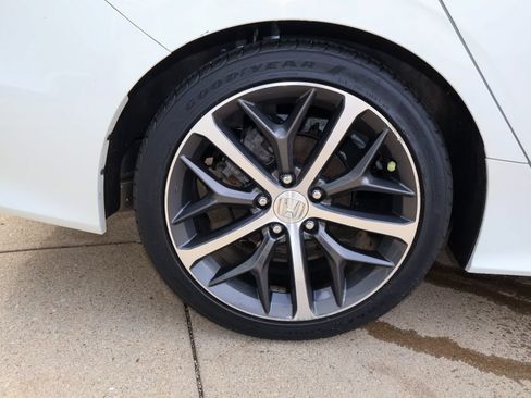 Used 2022 Honda Civic Touring image 9