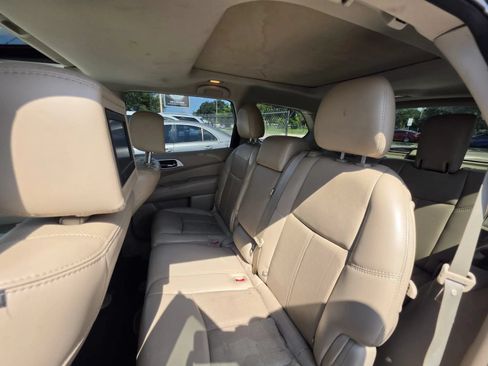 Used 2015 Nissan Pathfinder Platinum w/ Family Entertainment Package FWD image 9