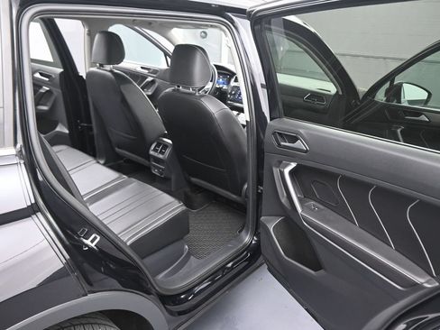 Used 2023 Volkswagen Tiguan SE w/ Panoramic Sunroof Package AWD/4WD image 41