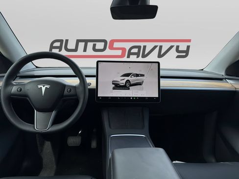 Used 2024 Tesla Model Y Long Range AWD/4WD image 9
