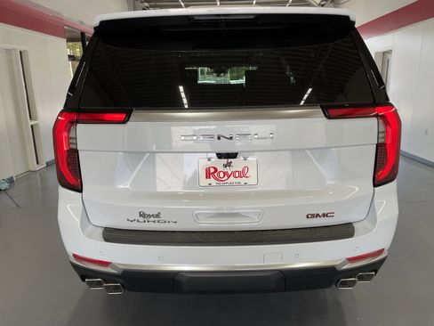 New 2026 GMC Yukon XL Denali w/ Denali Reserve Package AWD/4WD image 5