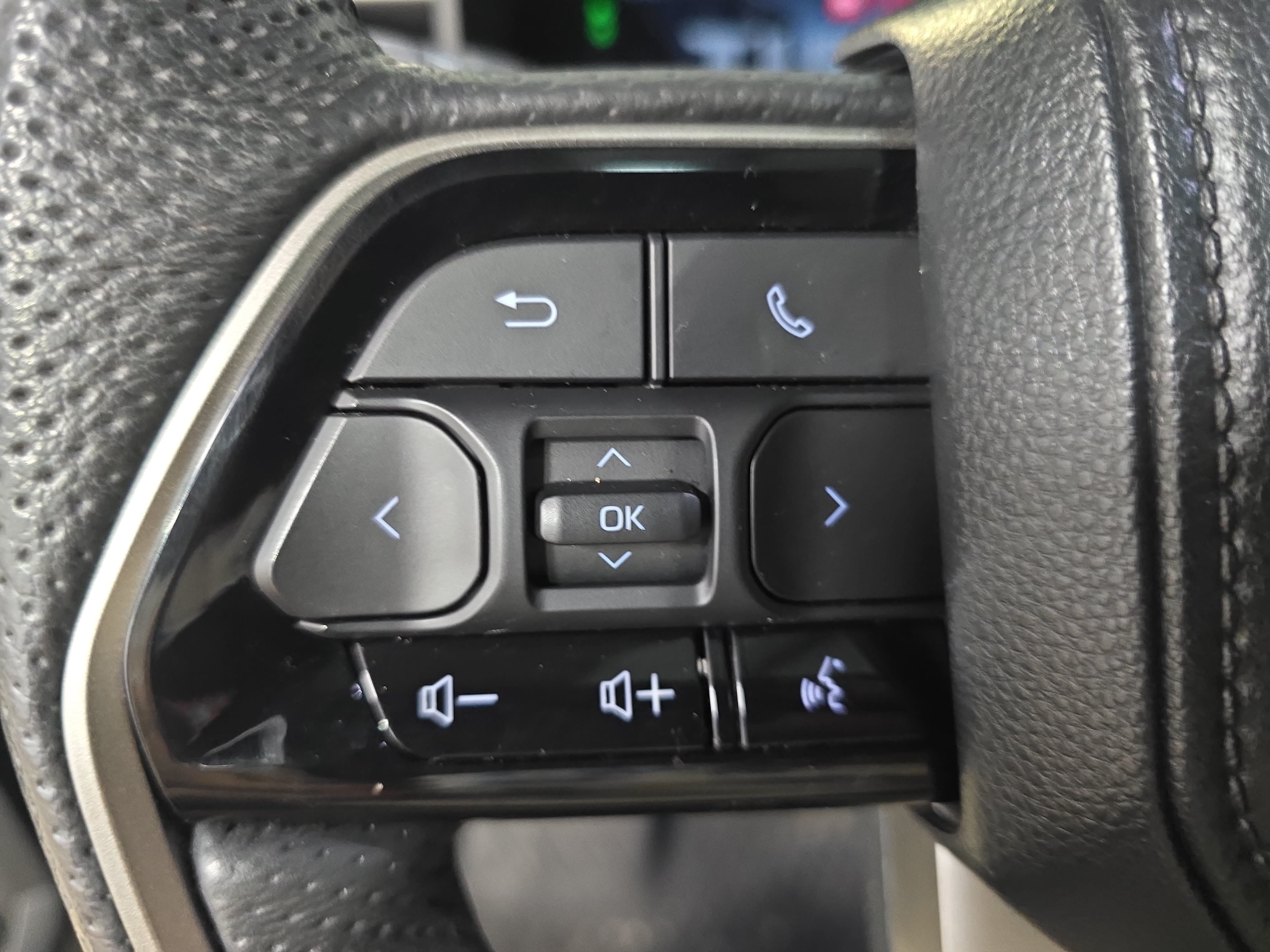 Used 2024 Toyota Tundra Limited w/ TRD Off-Road Package AWD/4WD image 14