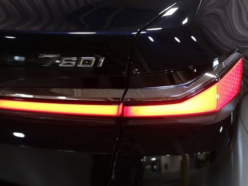Used 2023 BMW 760i xDrive image 8