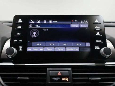 Used 2018 Honda Accord Touring image 31