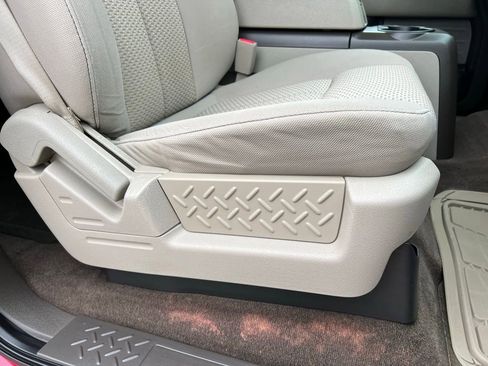 Used 2010 Ford F150 XLT image 23