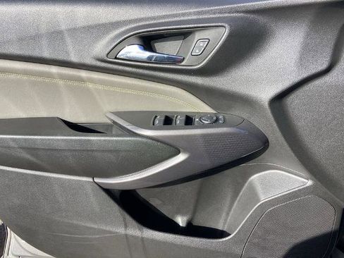 Used 2024 Chevrolet Trax ACTIV w/ Sunroof Package image 18