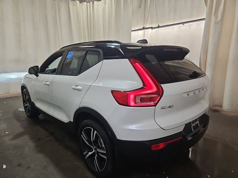 Used 2022 Volvo XC40 T5 R-Design AWD/4WD image 2