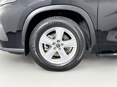 Certified 2022 Toyota Highlander LE image 40