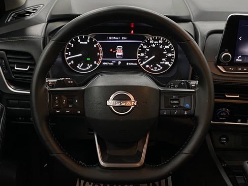 Certified 2025 Nissan Rogue SV image 15