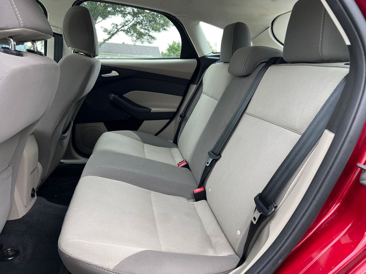 Used 2014 Ford Focus SE FWD image 28