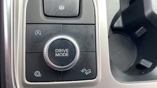 Used 2020 Ford Explorer XLT w/ Equipment Group 202A AWD/4WD image 19