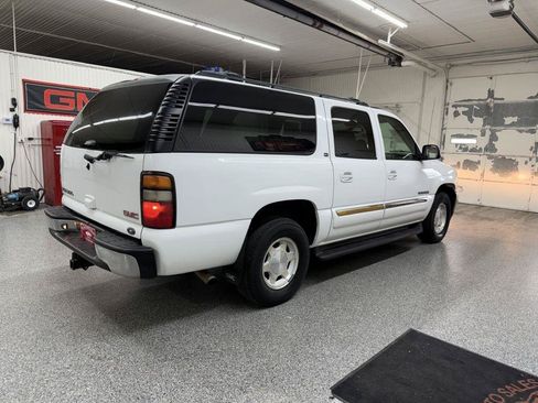 Used 2005 GMC Yukon XL SLT w/ SLT Preferred Equipment Group AWD/4WD image 6