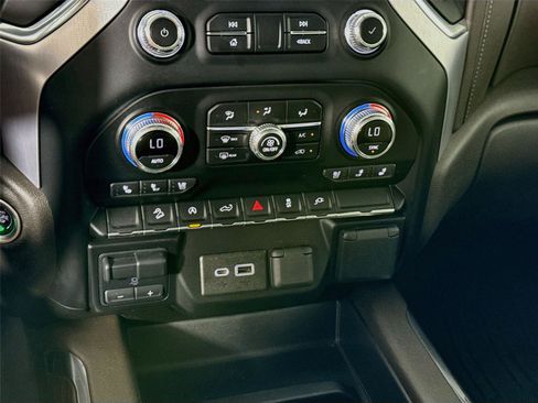 Used 2021 GMC Sierra 1500 SLT w/ SLT Premium Package AWD/4WD image 9