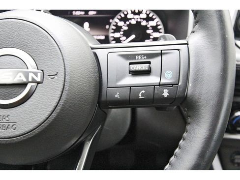 Used 2024 Nissan Rogue SV w/ SV Premium Package FWD image 19