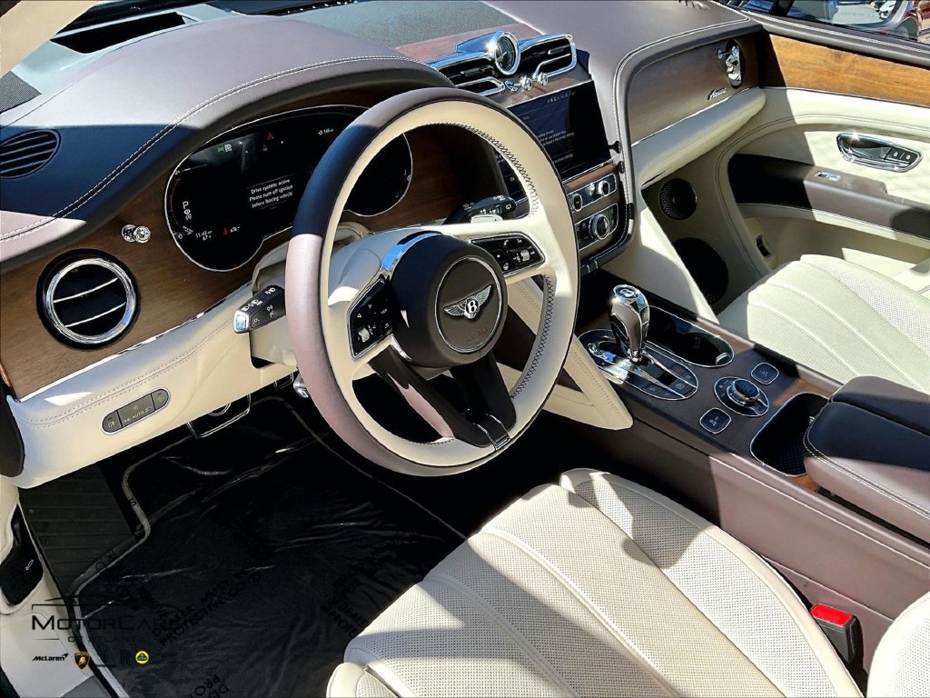 Used 2025 Bentley Bentayga AWD/4WD image 11