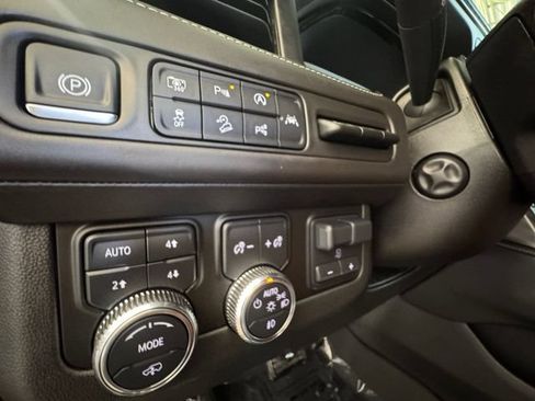 Used 2024 GMC Yukon XL Denali Ultimate AWD/4WD image 6