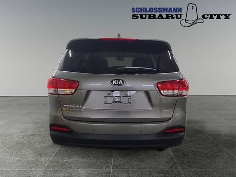 Used 2016 Kia Sorento LX w/ LX Convenience Package image 8
