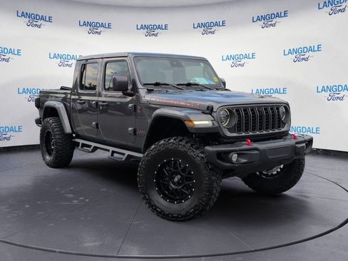Used 2024 Jeep Gladiator Rubicon AWD/4WD image 2