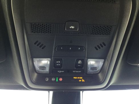 Used 2025 Cadillac XT5 Premium Luxury image 12