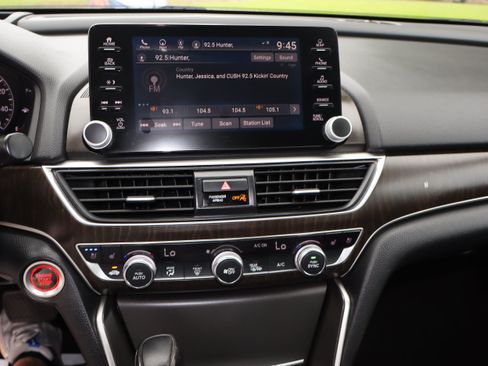 Used 2018 Honda Accord Touring image 18