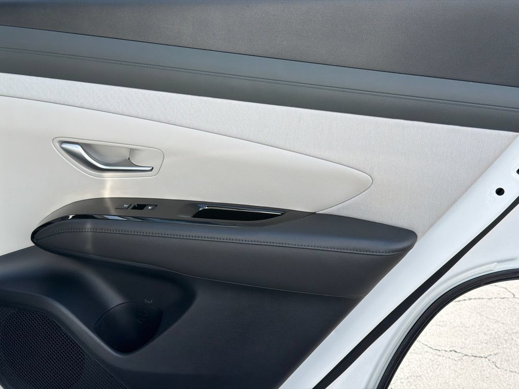 Used 2025 Hyundai Tucson Limited FWD image 19