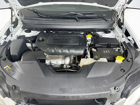 Certified 2021 Jeep Cherokee Latitude Plus image 24