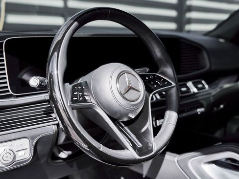 Used 2024 Mercedes-Benz Maybach GLS 600 4MATIC image 40