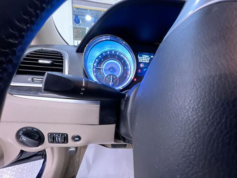 Used 2013 Chrysler 300 RWD image 18