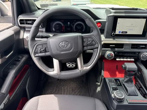 Used 2025 Toyota Tacoma TRD Sport AWD/4WD image 19